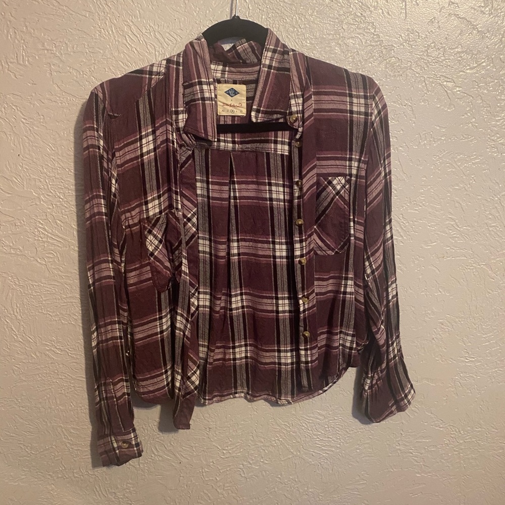 4 different flannels - Picture 3 of 4